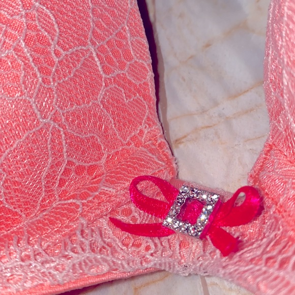 32А Victoria's Secret Bombshell Miraculous Push Up Bra -Adds 2 Cup Sizes - Picture 8 of 8